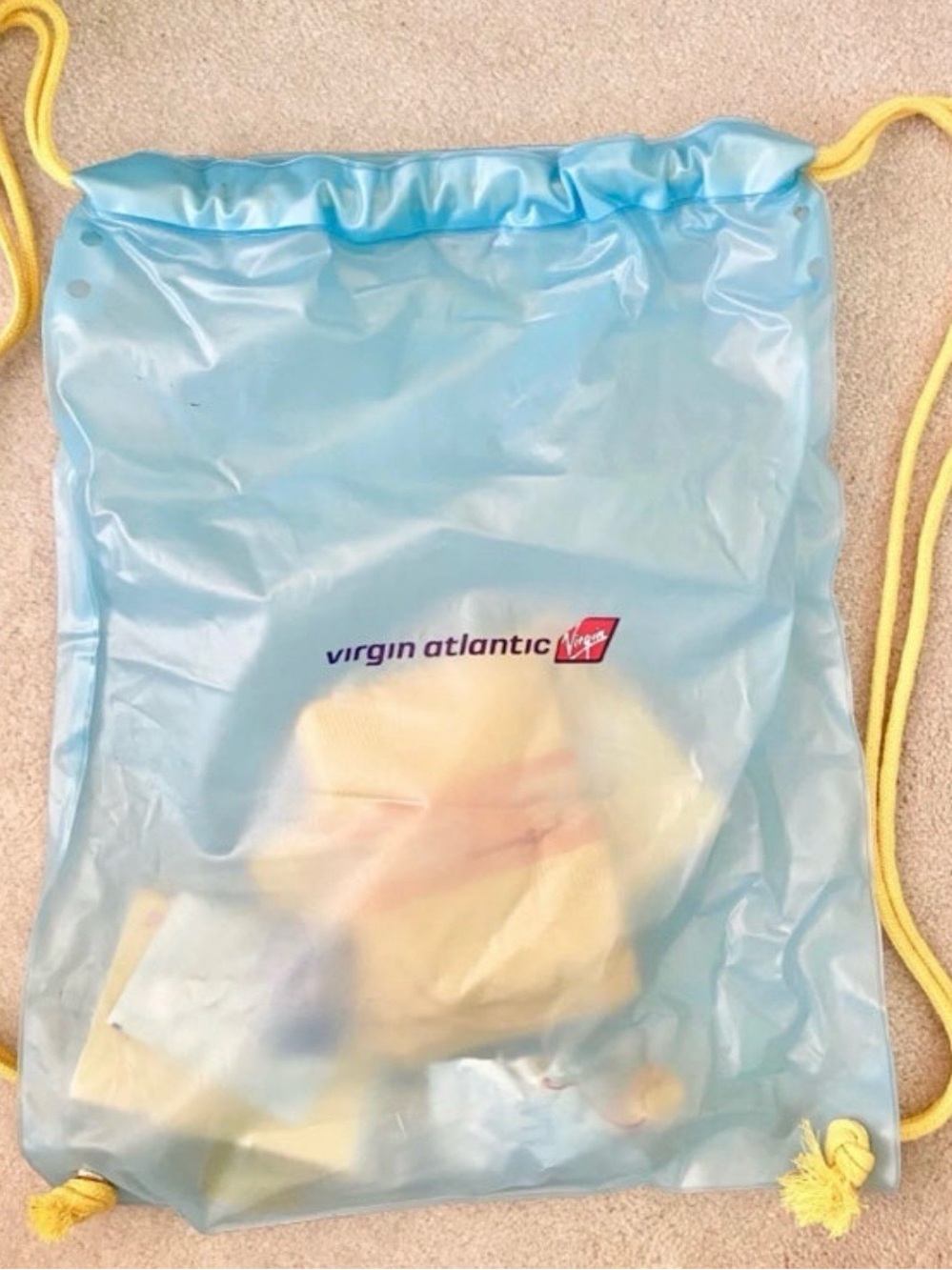 VINTAGE VIRGIN ATLANTIC AMENITY BAG FIRST CLASS BLUE VINYL YELLOW STRING UNUSED